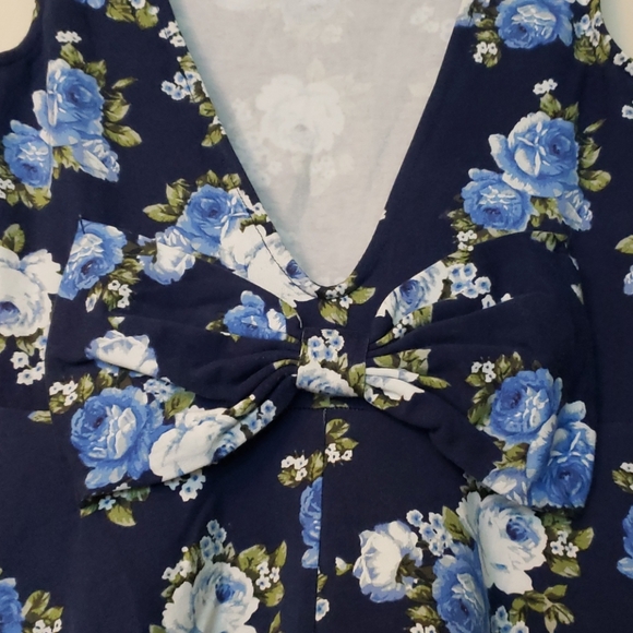 Forever 21 - Deep V Bow Back Skater Dress - Picture 4 of 4